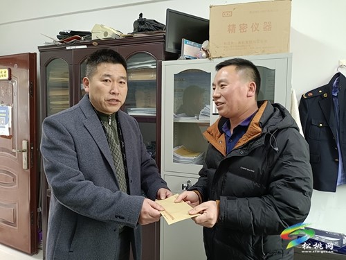 松桃市場監(jiān)督管理局開展春節(jié)前走訪慰問活動