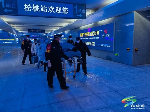 旅客突發(fā)疾病 列車緊急停站救治