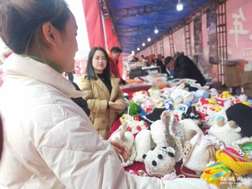 盤石鎮(zhèn)響水洞村：錦繡坊手工產(chǎn)品亮相年貨“集”