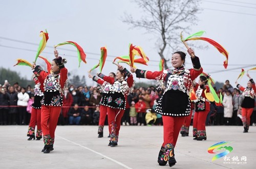 松桃：歡樂過大年  非遺花鼓慶新春