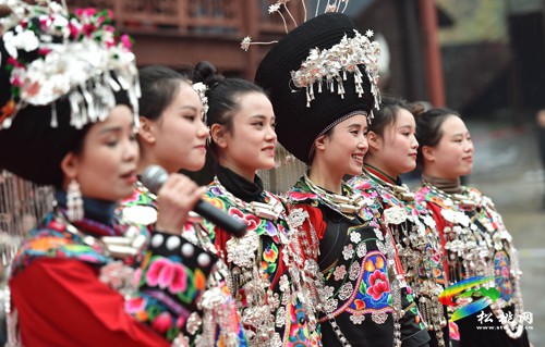 松桃：苗嶺歡歌過(guò)大年