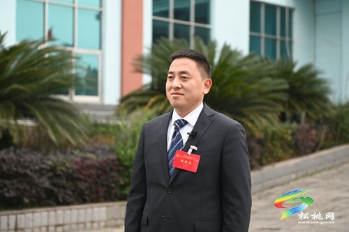 十四屆縣紀委三次全會進行分組討論