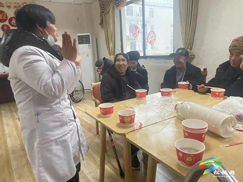 愛滿元宵節(jié)情暖老人心