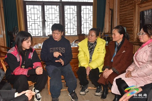 田筑玉慰問中國絕技功夫之星“刀上花木蘭”唐羽薈