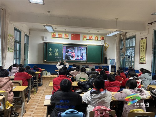普覺鎮(zhèn)大同完小組織學(xué)生觀看2023年春季法治教育“開學(xué)第一課”直播活動(dòng)