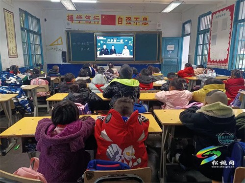 普覺鎮(zhèn)大同完小組織學(xué)生觀看2023年春季法治教育“開學(xué)第一課”直播活動(dòng)