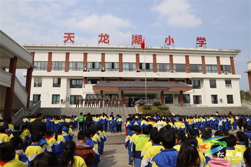 松桃第七完小：開學(xué)第一周  軍營(yíng)文化進(jìn)校園