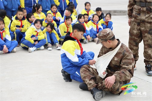 松桃第七完小：開學(xué)第一周  軍營(yíng)文化進(jìn)校園