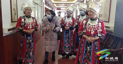 云南省硯山縣到松桃民族中醫(yī)院考察中醫(yī)特色項(xiàng)目