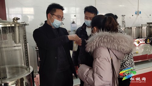云南省硯山縣到松桃民族中醫(yī)院考察中醫(yī)特色項(xiàng)目