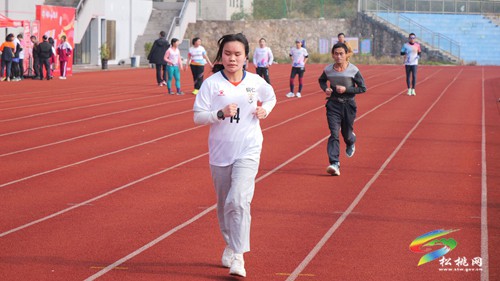 松桃舉辦“松桃跑協(xié)”成立揭牌慶典暨5公里競(jìng)速跑活動(dòng)