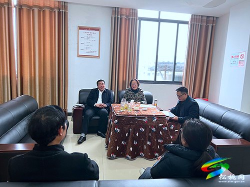 石小莉到寨英鎮(zhèn)、正大鎮(zhèn)開展春耕生產(chǎn)、教育教學(xué)工作調(diào)研