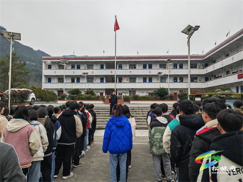 懷化鐵路公安處松桃鐵路派出所民警開展“鐵路安全進(jìn)校園,愛護(hù)鐵路保平安”法制宣傳活動