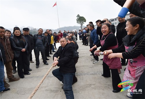 盤石鎮(zhèn)：干群拔河迎“三八” 架起干群“連心橋”