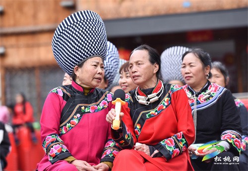 盤(pán)石鎮(zhèn)響水洞村：歡度“三八節(jié)”