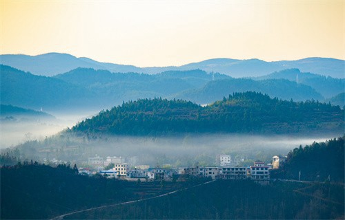 松桃：春日晨霧繚繞美如畫