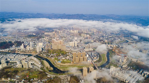 松桃：春日晨霧繚繞美如畫