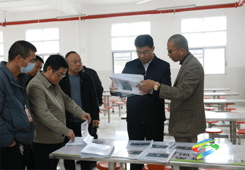 潘攀到松桃開展市級領導包保食品生產經營主體調研工作