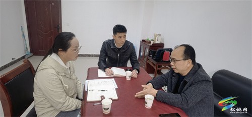 松桃民宗局開展“雙語和諧環(huán)境建設(shè)項(xiàng)目”調(diào)研工作