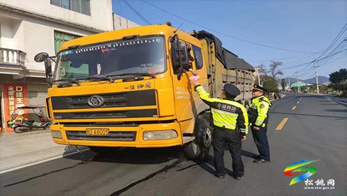 松桃交通運輸綜合執(zhí)法筑牢道路交通安全屏障