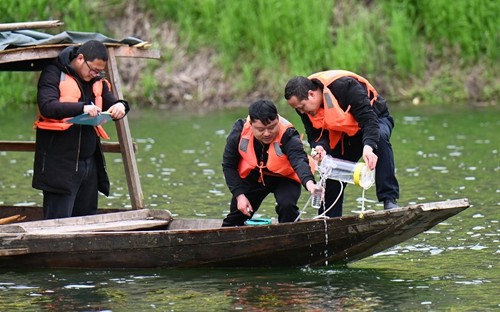 松桃：春日花開鄉(xiāng)村美??鴛鴦戲水鬧松江