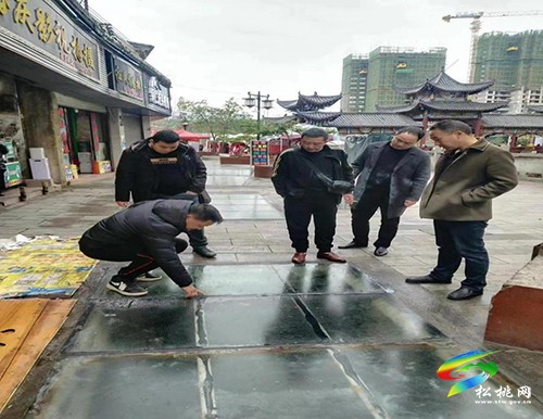 【大美松桃文明行】修復(fù)漏雨屋頂  黔東市場(chǎng)鞏固提升行動(dòng)啦！