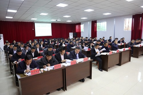 松桃苗族自治縣第十七屆人大常委會第十次會議召開