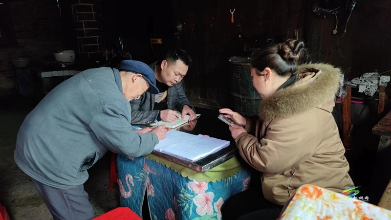 【大美松桃文明行】松桃甘龍鎮(zhèn)：黨建引領(lǐng)“三聚焦三突出”，激活鄉(xiāng)村治理“新動(dòng)能”