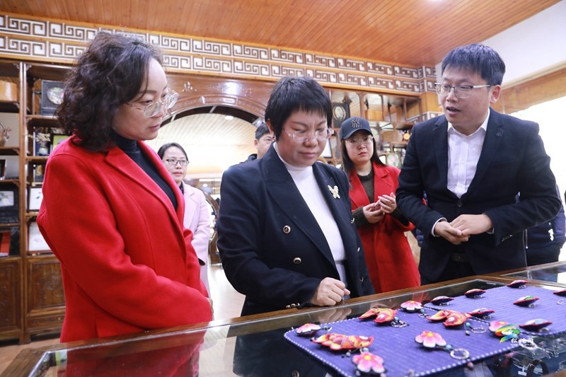 北京依文集團(tuán)手工坊來(lái)松開展文化旅游資源考察