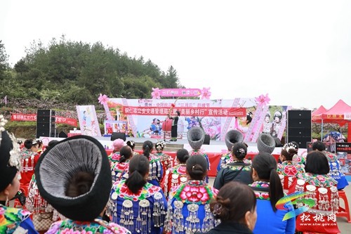 “聯(lián)歡式”“展演式”，松桃公安交警“美麗鄉(xiāng)村行”巡回宣講步履不停