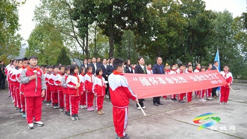 【網(wǎng)絡(luò)中國(guó)節(jié)·清明】緬懷革命先烈 弘揚(yáng)紅色文化——縣一完小開(kāi)展清明祭掃活動(dòng)