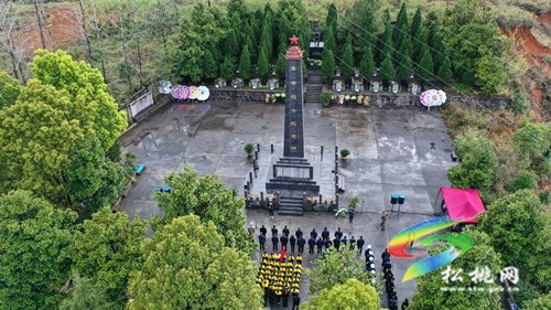 【網(wǎng)絡(luò)中國節(jié)?清明】松桃開展“清明祭英烈”祭掃烈士活動