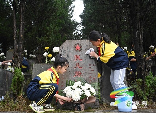 【網(wǎng)絡(luò)中國節(jié)?清明】清明將至 松桃開展多種形式緬懷先烈活動