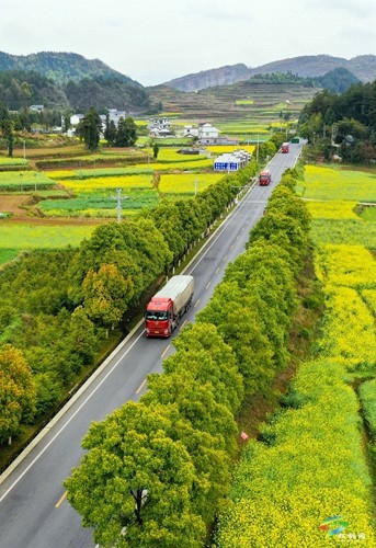 松桃：建好公路促振興