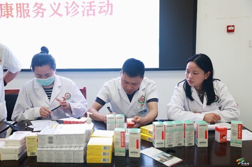 縣中醫(yī)院開展“人才日”專家人才健康義診活動