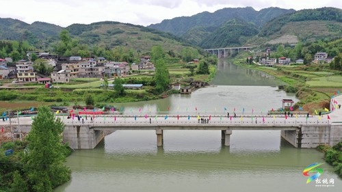 大坪場鎮(zhèn)：連通兩岸六村的大橋正式開通