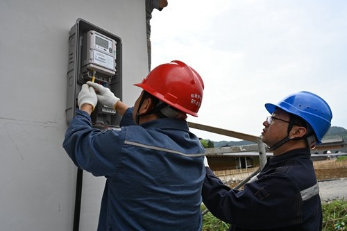 松桃：“電保姆”為景區(qū)游玩保電護(hù)航