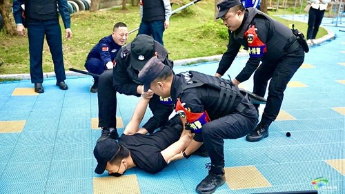 警園聯(lián)手 防暴演練筑平安