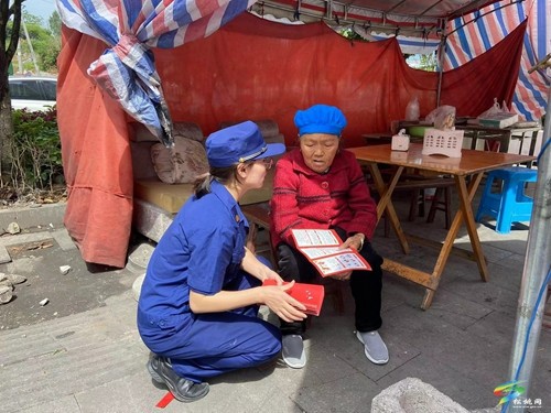 消防宣傳進社區(qū) 居民齊學“防火術”
