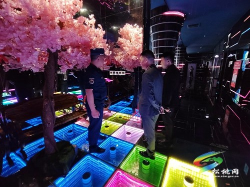 松桃消防到“九小場(chǎng)所”開(kāi)展檢查及宣傳