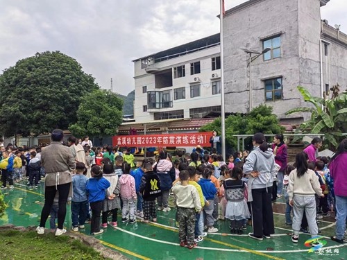 孟溪幼兒園開(kāi)展“防震減災(zāi)”應(yīng)急逃生演練活動(dòng)