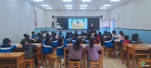 省鄉(xiāng)村名師滕宇工作室開展“研讀課程標(biāo)準(zhǔn) 聚焦課堂教學(xué)”研修活動