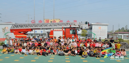 ​提升文明素養(yǎng) 推進(jìn)文明創(chuàng)建