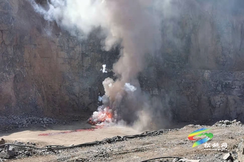松桃集中銷毀1100余件非法煙花爆竹