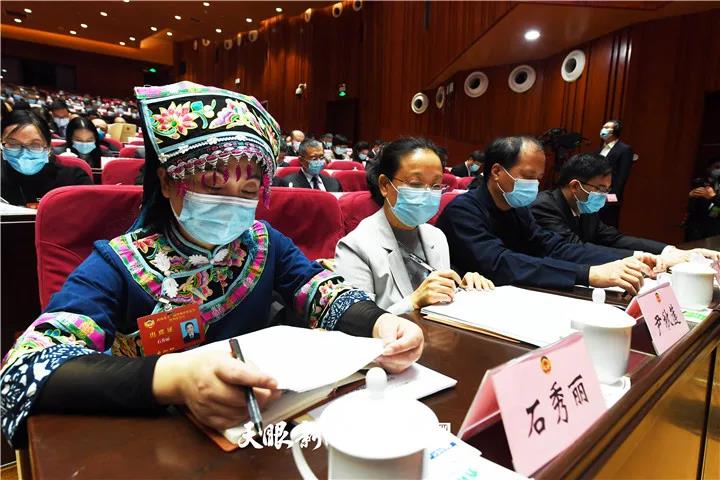 【省“兩會(huì)”專題報(bào)道】貴州省政協(xié)十二屆四次會(huì)議隆重開幕：諶貽琴應(yīng)邀出席并講話