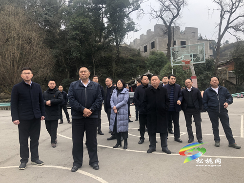 全市“一中心一張網(wǎng)十聯(lián)戶”現(xiàn)場(chǎng)觀摩會(huì)走進(jìn)松桃