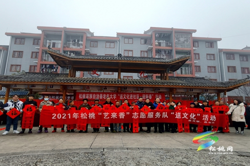 【新春走基層】翰墨飄香迎新春 手寫春聯(lián)送祝福
