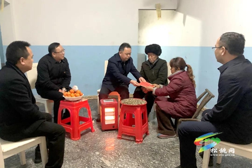 李俊宏春節(jié)前走訪慰問因公犧牲干部家屬、困難老黨員、困難職工