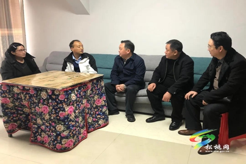 李俊宏春節(jié)前走訪慰問因公犧牲干部家屬、困難老黨員、困難職工