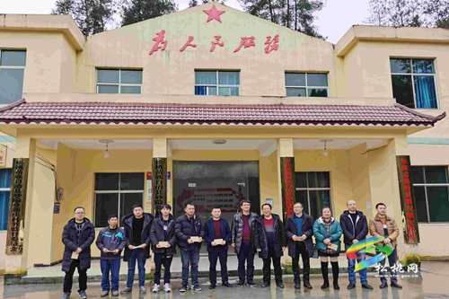 銅仁市梵投農(nóng)業(yè)綜合開發(fā)有限公司到妙隘鄉(xiāng)慰問駐村干部